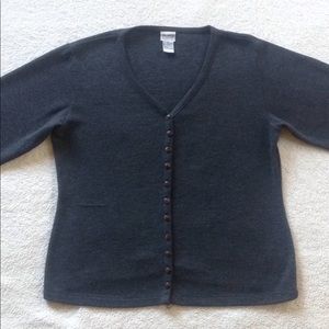 Women's gray button up Long sleeve cardigan!